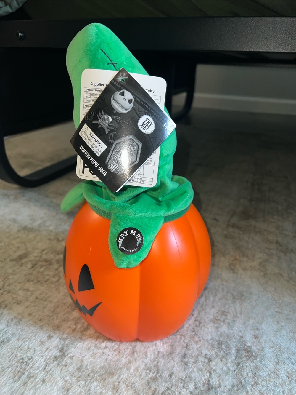 ➿ Topps Oogie Boogie Plush-Topped Pumpkin Candy Pail - Green & Orang - Picture 2 of 4